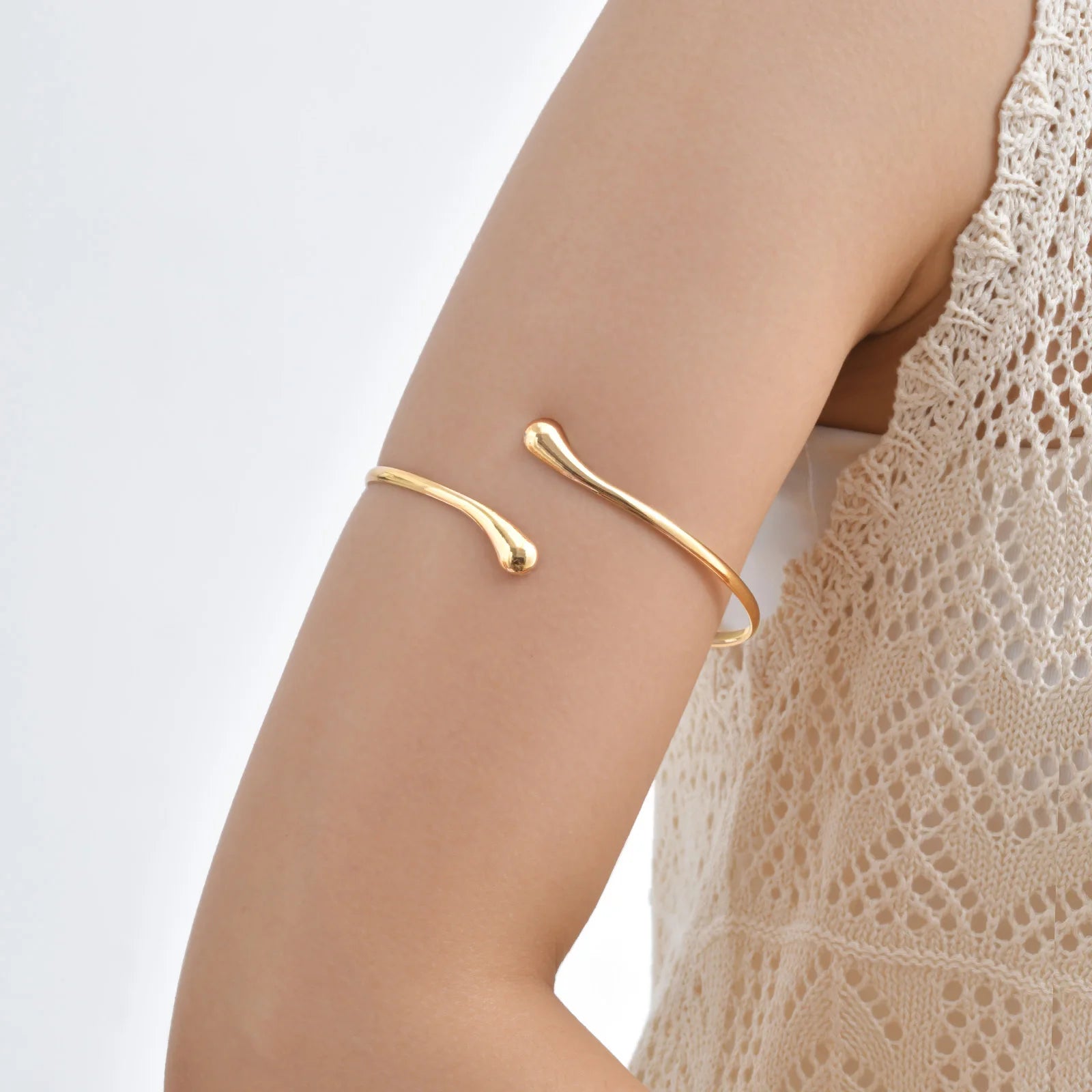 Astra Armlet