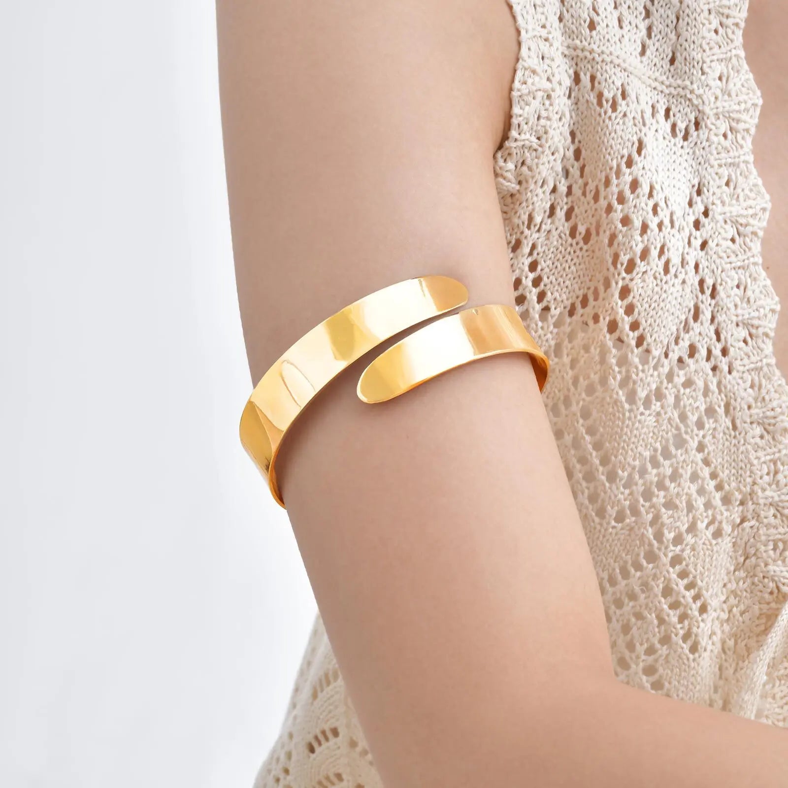 Astra Armlet